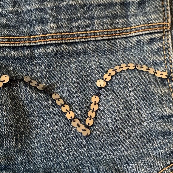 Levi’s 512 Perfectly Slimming Size 16 Blue Denim Bermuda Shorts - Picture 9 of 9